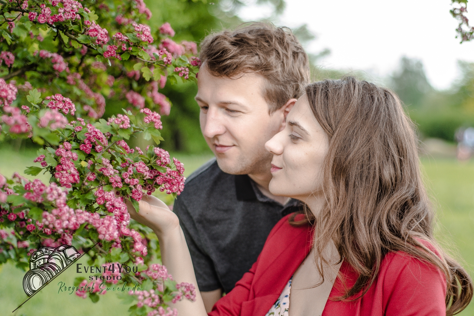 Sesja narzeczeńska w ogrodzie botanicznym